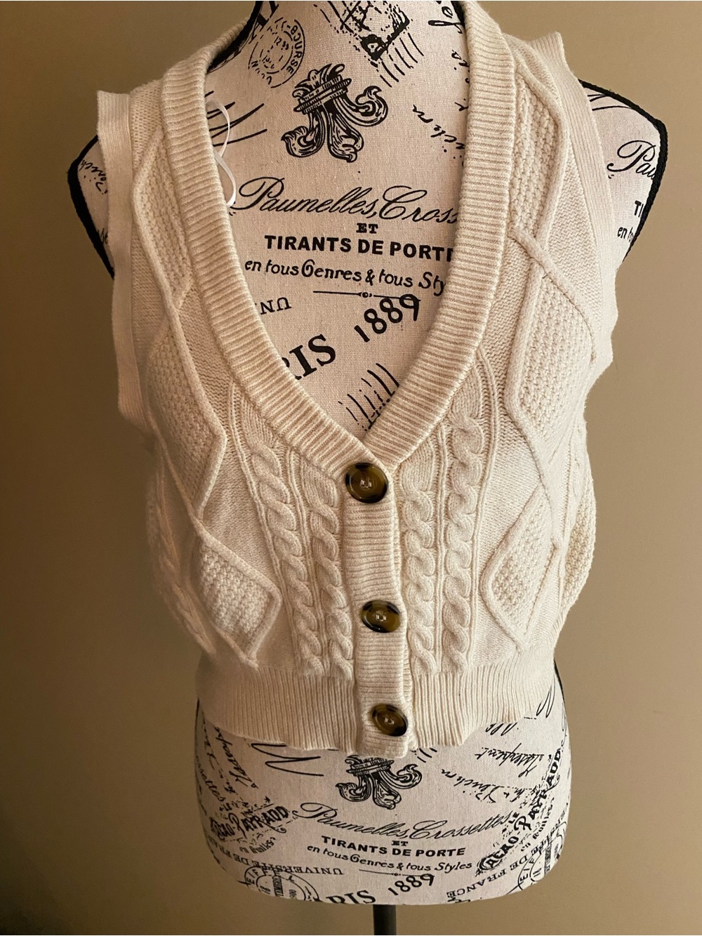 moon & madison Cream Cable-Knit Button Front Sweater Vest